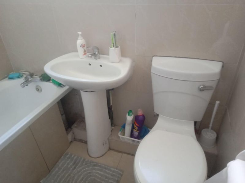 Two Bedroom For Sale In Glenwood - Photo 8