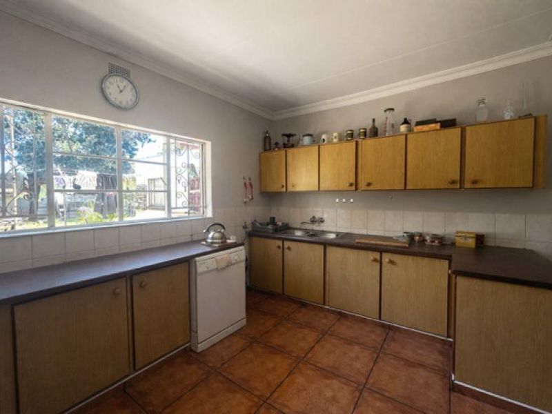 This is space, flexibility, and opportunity — all in one address. - Photo 2