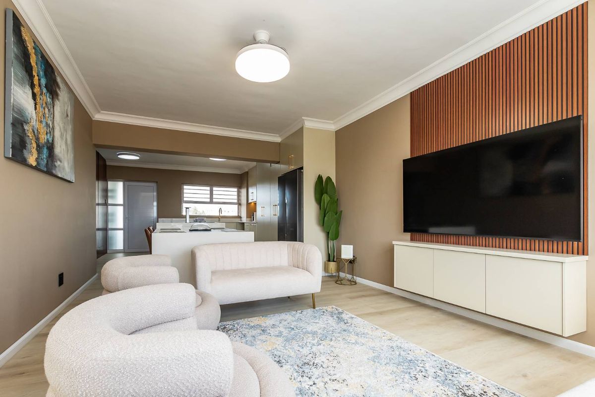 Stunning, newly renovated north-facing apartment offering modern luxury and exceptional natural light - Photo 5