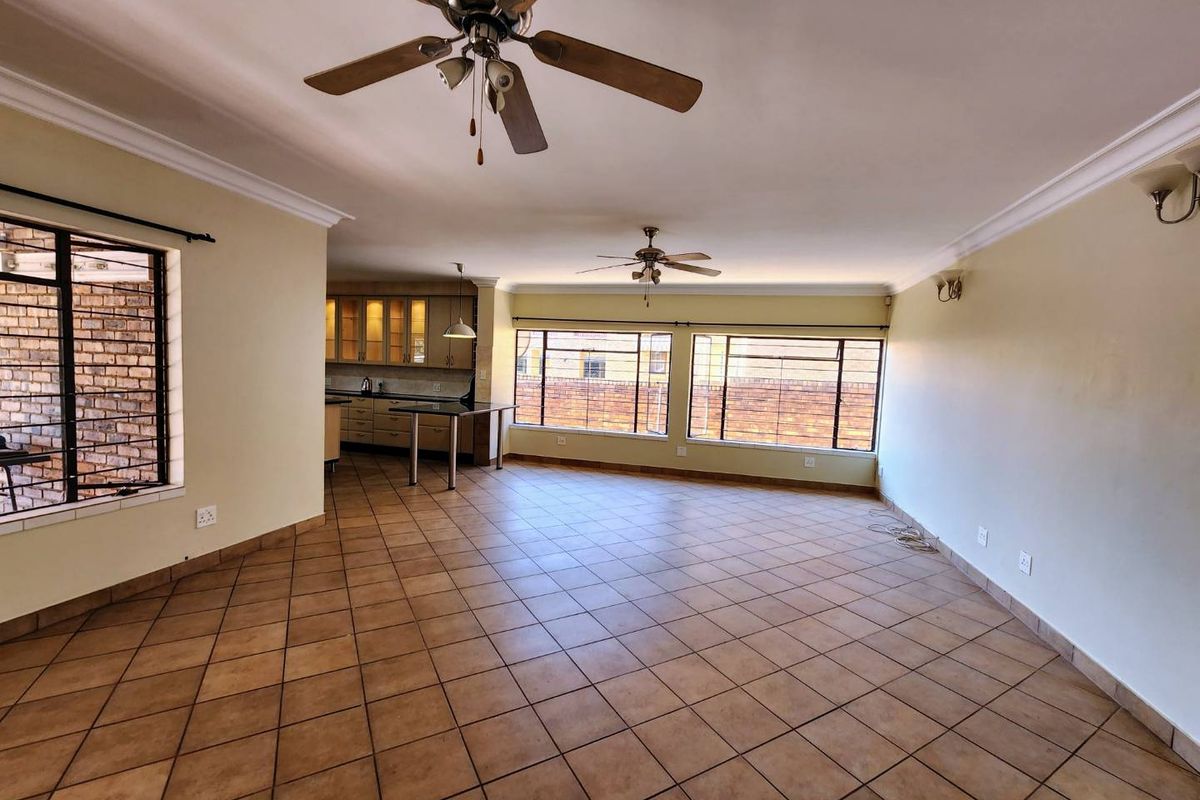 Space for the Whole Family: Prime Magalieskruin Property with Separate 2-Bed Flat - Photo 5