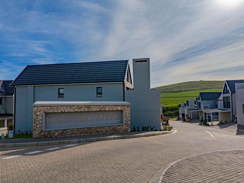Ground floor apartment in Hartland Villlas - Photo 2