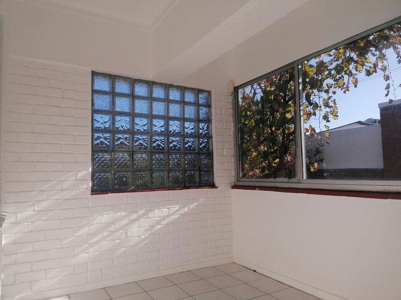 SUNNY GROUND FLOOR APARTMENT - Photo 8