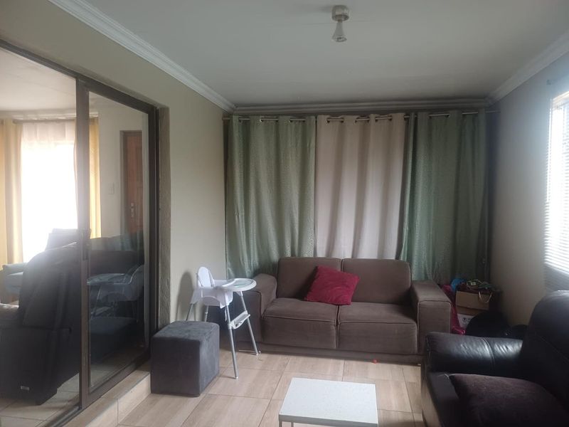 Move in ready 3 bedrooms house for sale in Soshanguve AA - Photo 4