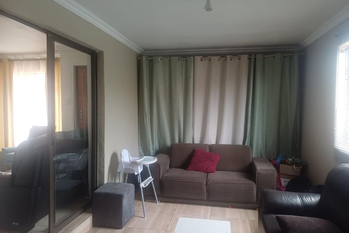 Move in ready 3 bedrooms house for sale in Soshanguve AA - Photo 4