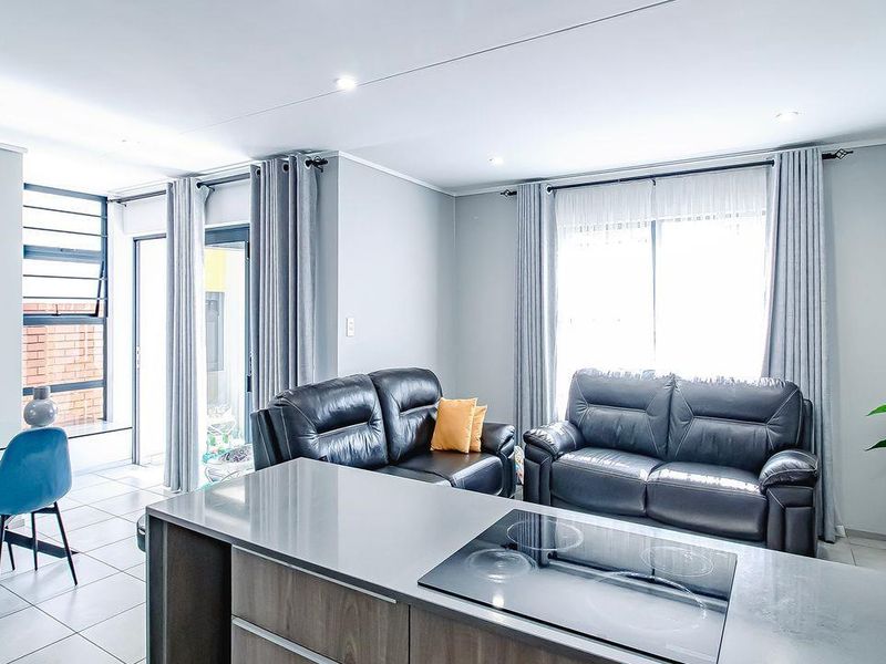 Experience Luxury Living at The Manhattan Lifestyle Estate - Photo 10