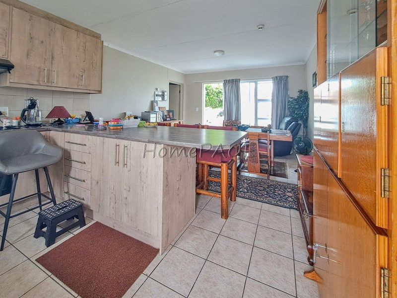 Meersig, Walvis Bay:  Quaint unit in Meersig Heights is for Sale - Photo 3
