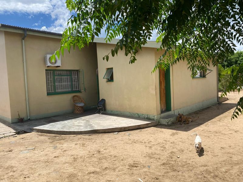 3-Bedroom Home with flat for Sale in Okahandja – Extension 3 - Photo 2