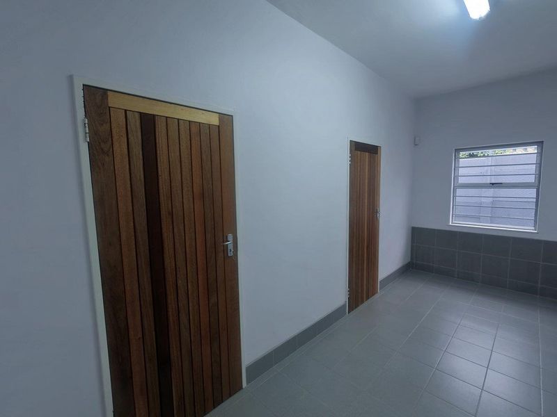 184sqm light industrial unit To Let Brackenfell - Photo 9