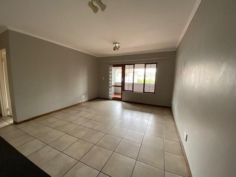 Stylish 2-Bedroom Apartment for Sale in Sought-After River View, Rivonia – R750,000 - Photo 5