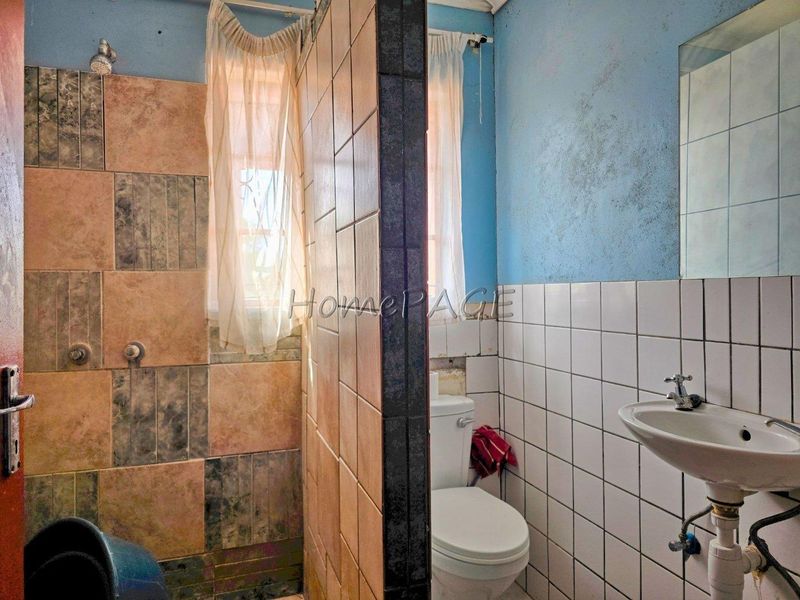 Outjo:  Basic Family Home with flat and double Garage for Sale - Photo 7