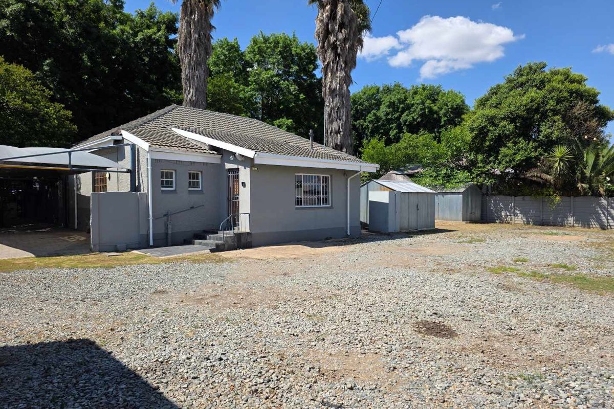 Versatile Office-Converted Residence in Prime Northmead Location - Photo 2