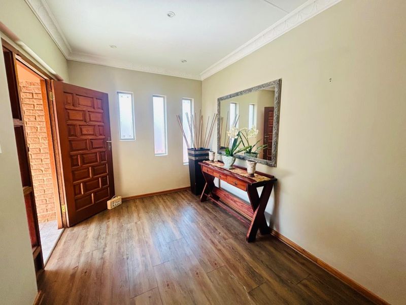 Luxurious 7 bed house for sale in Vryheid - Photo 6