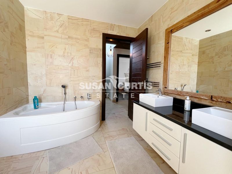 Stunning Beachfront Modern Home - Photo 7