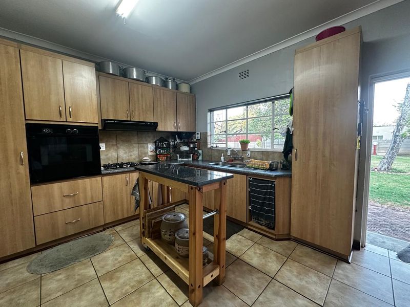 Dream Family Living in Bayswater - Photo 3