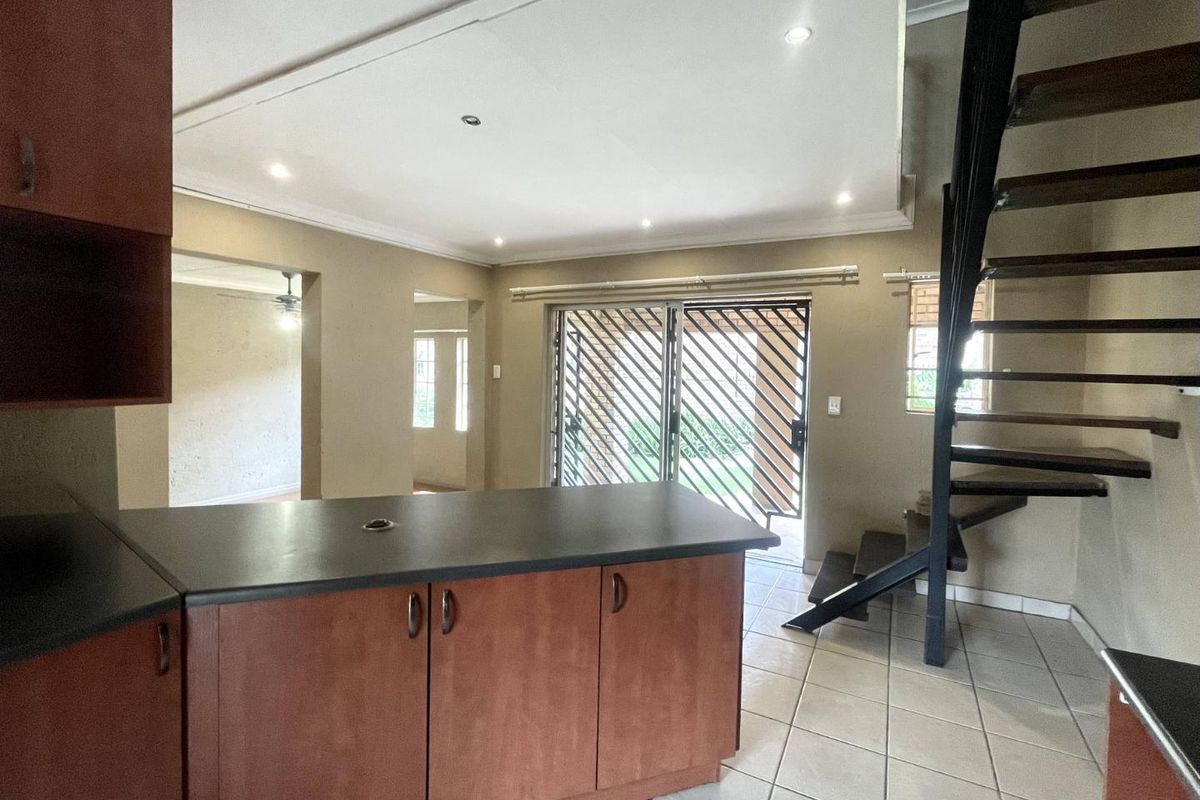 Lock-Up-&-Go Investment Gem in Established Estate | 2-Bed + Loft - Photo 4