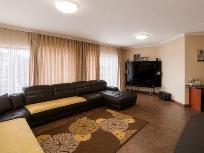 Private Panhandle Stand in Prestigious Universitas Ridge - Photo 5