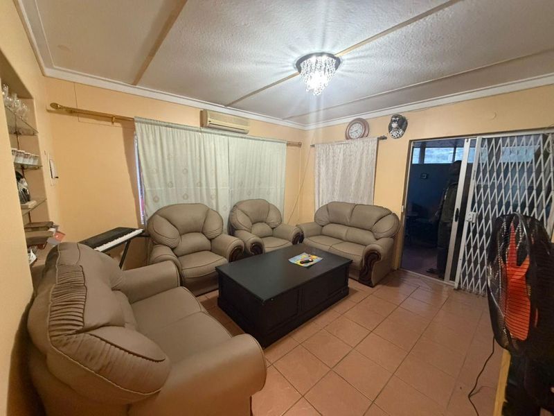 🌟 Step Into Comfort – Beautiful Khomasdal Home For Sale! - Photo 3