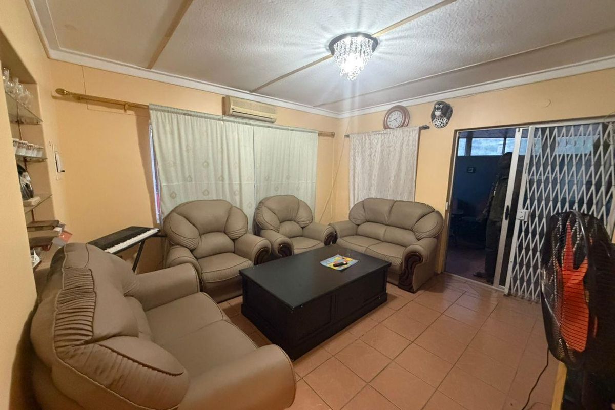 🌟 Step Into Comfort – Beautiful Khomasdal Home For Sale! - Photo 3