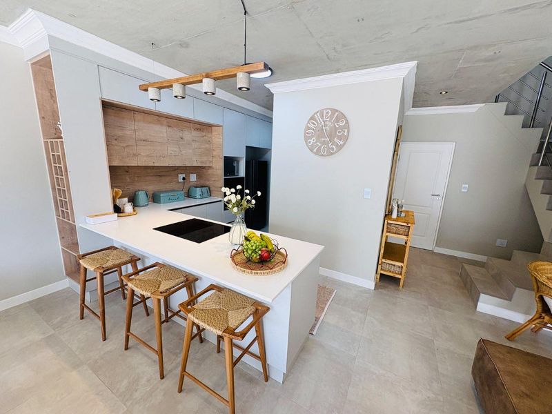 3x Bedrooms Furnished Townhouse To Rent in Ocean View - Photo 2