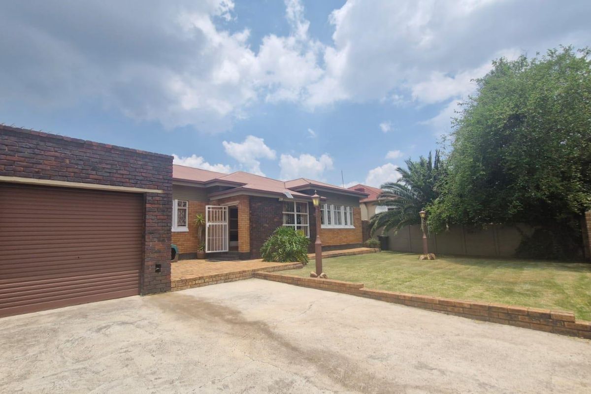 Super Neat Home with Full Flatlet: The Ultimate Space for Living and Growth - Photo 2