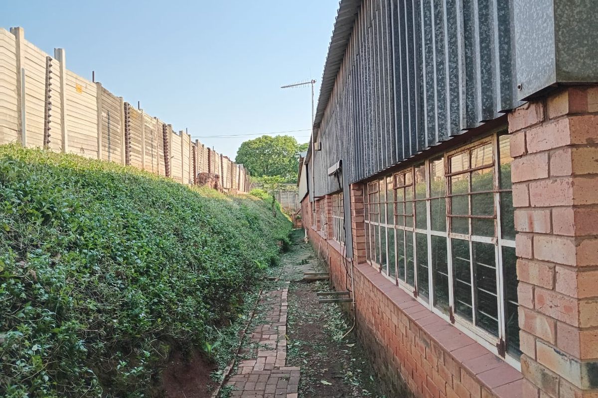 Power Up Your Business in This Versatile Industrial Gem! (SOLE MANDATE) - Photo 5