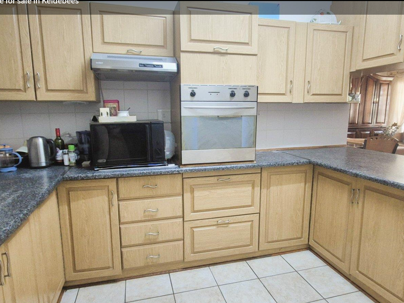 Elegant, Low-Maintenance Townhouse in Prime Keidebees - Photo 4