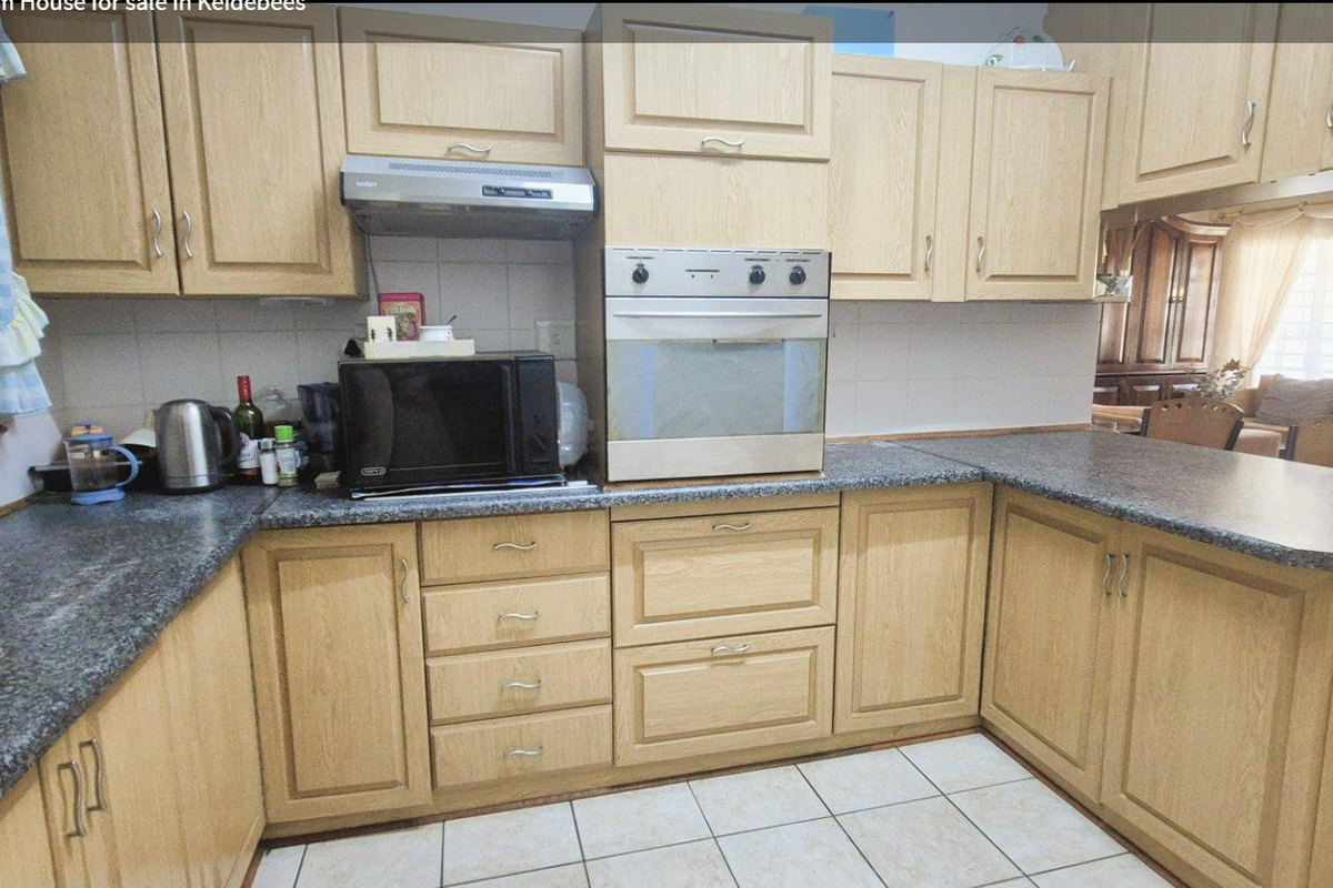 Elegant, Low-Maintenance Townhouse in Prime Keidebees - Photo 4