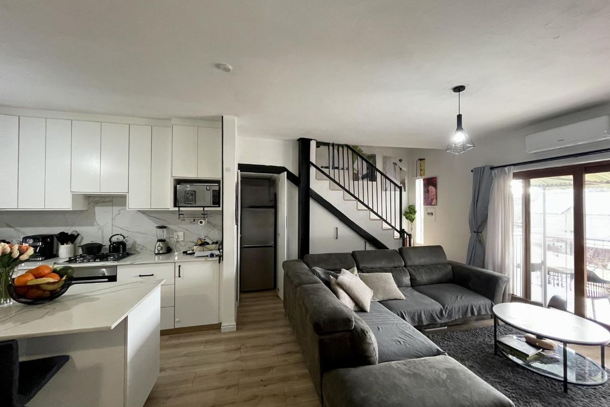 Stylish, Spacious and Move-In Ready in Sought-After Eldo Lakes East - Photo 4