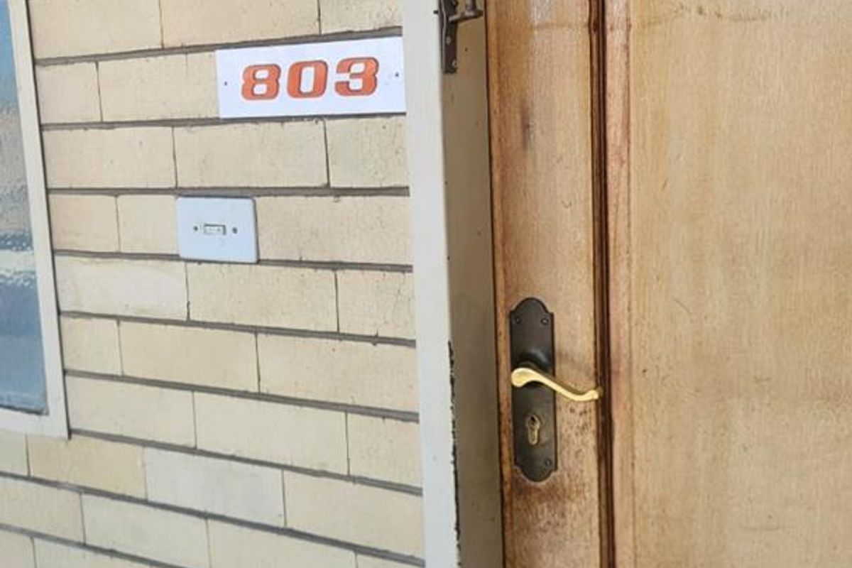 Spacious 2-Bedroom Flat in the Heart of Johannesburg CBD - Photo 2