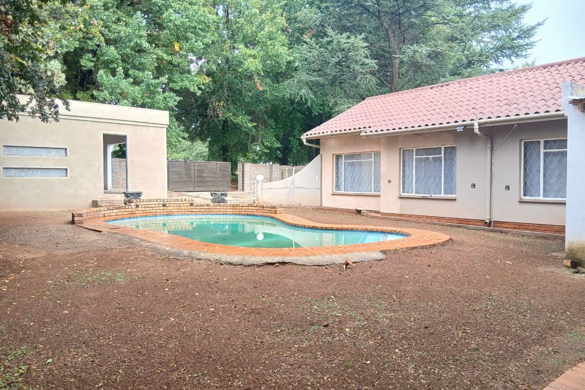 Two Homes, One Property: Ideal for Families & Investors! - Photo 3