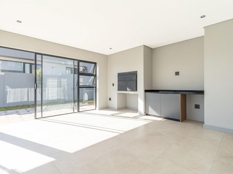 MODERN LUXURY LIVING AT ITS FINEST - Photo 6