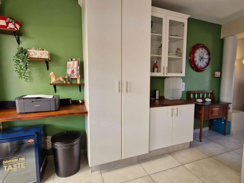 Modern Redruth 2-Bed: Spacious, Secure, & Transfer Duty Free - Photo 5