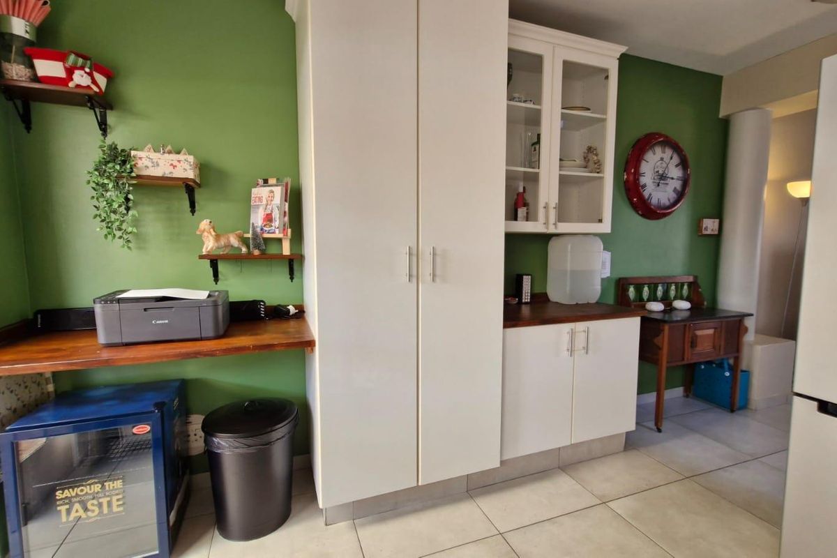 Modern Redruth 2-Bed: Spacious, Secure, & Transfer Duty Free - Photo 5