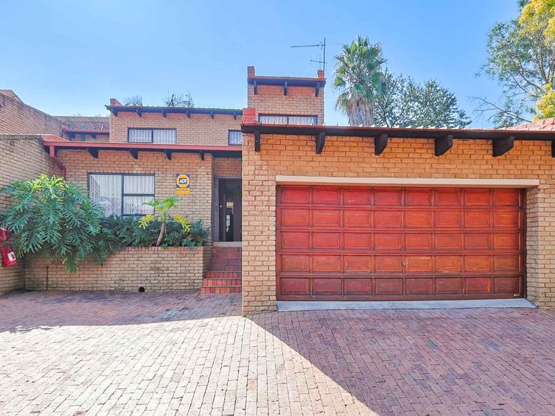 3 Bedroom Townhouse for Sale - Photo 2