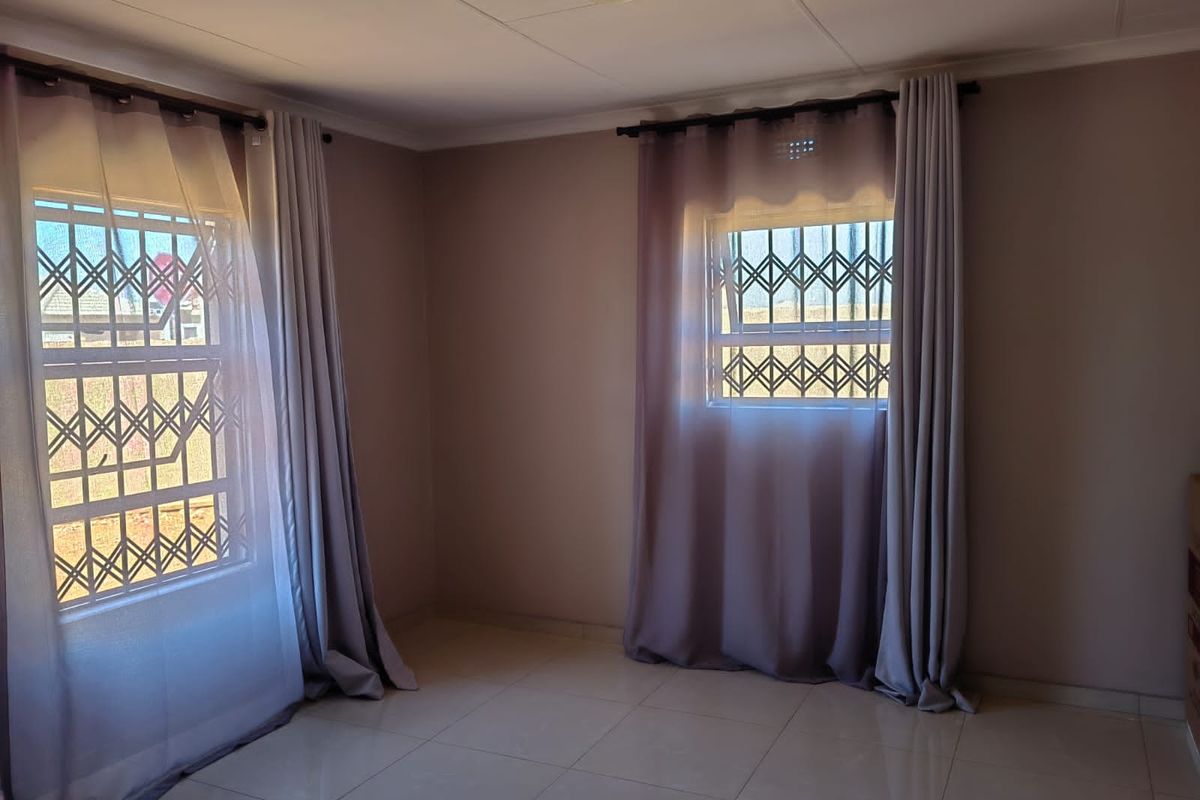 Clayville Ext 77 - R 1 150 000-Family home - Photo 2
