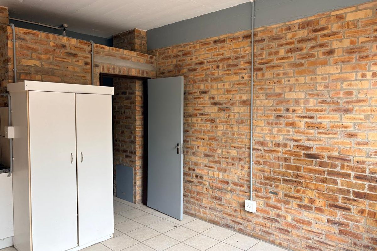 Batchelor pad delight - Photo 5