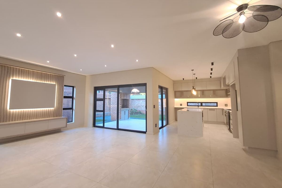 3 Bedroom Cluster in Brackenhurst - Photo 3