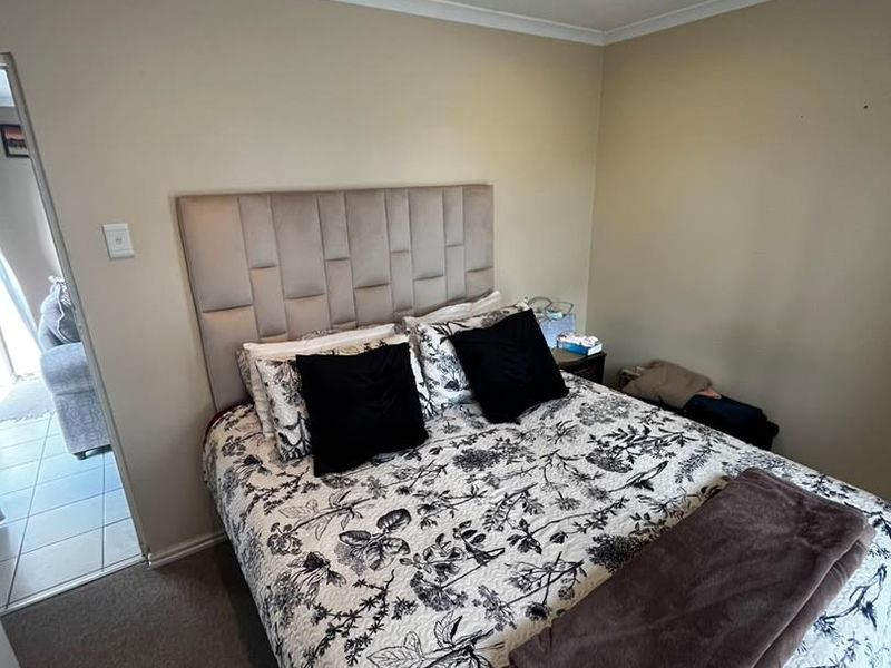 Modern & Secure 2-Bedroom Townhouse for Comfortable Living - Photo 10