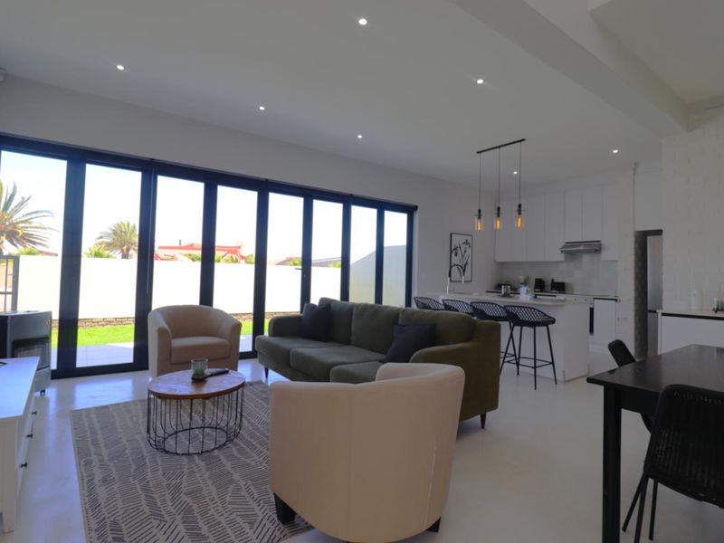 Luxury 3-Bedroom Townhouse Overlooking the Namib Dunes, Perfect Home or Airbnb Investment - Photo 6