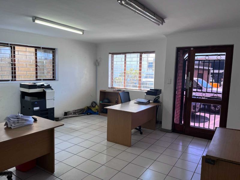 Prime Montague Gardens Warehouses: Spacious & Versatile - Photo 7