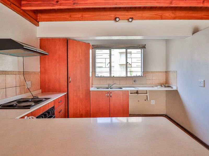 Blue Lakes Estate: Where Comfort Meets Convenience in Blue Lakes Estate - Photo 4