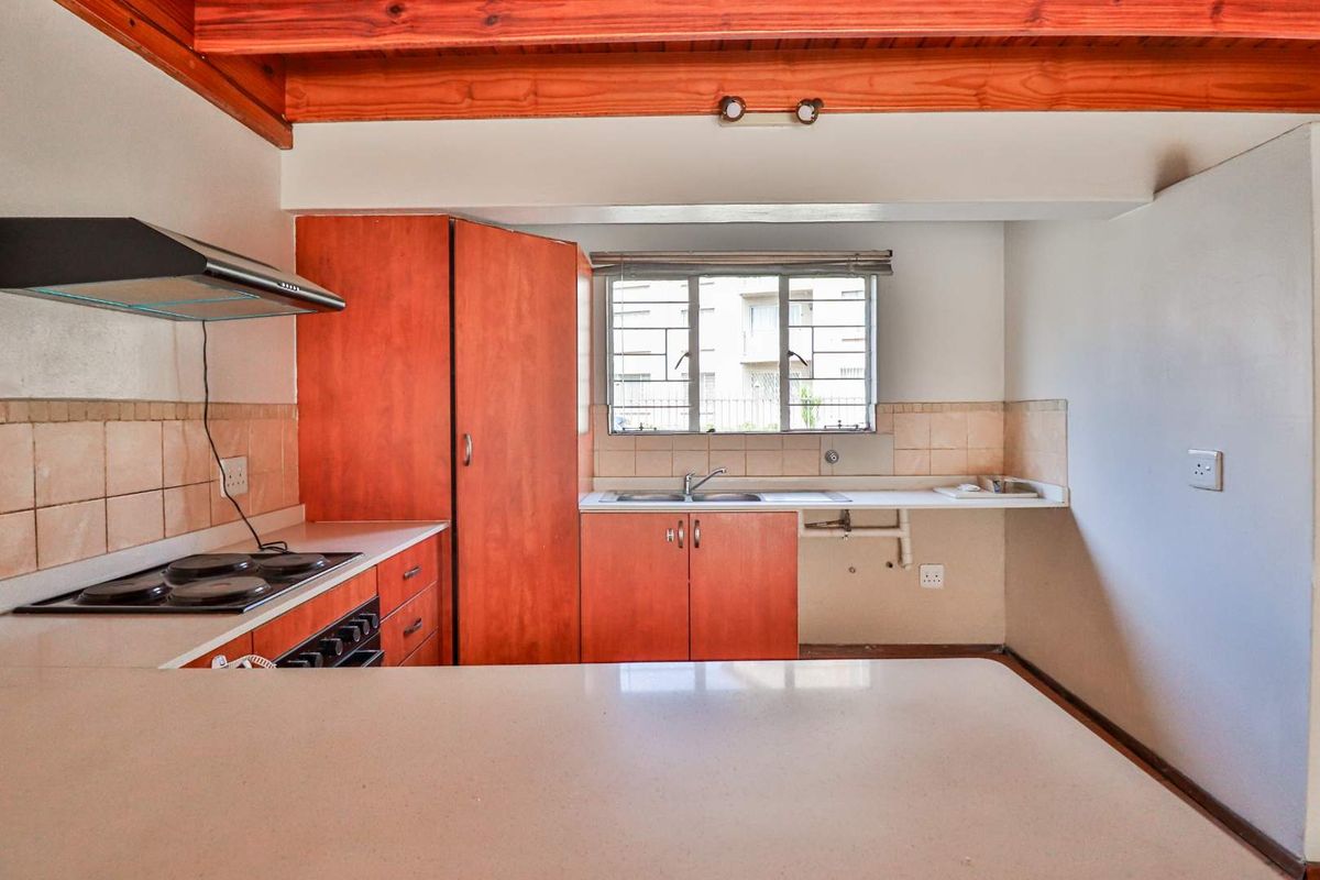 Blue Lakes Estate: Where Comfort Meets Convenience in Blue Lakes Estate - Photo 4