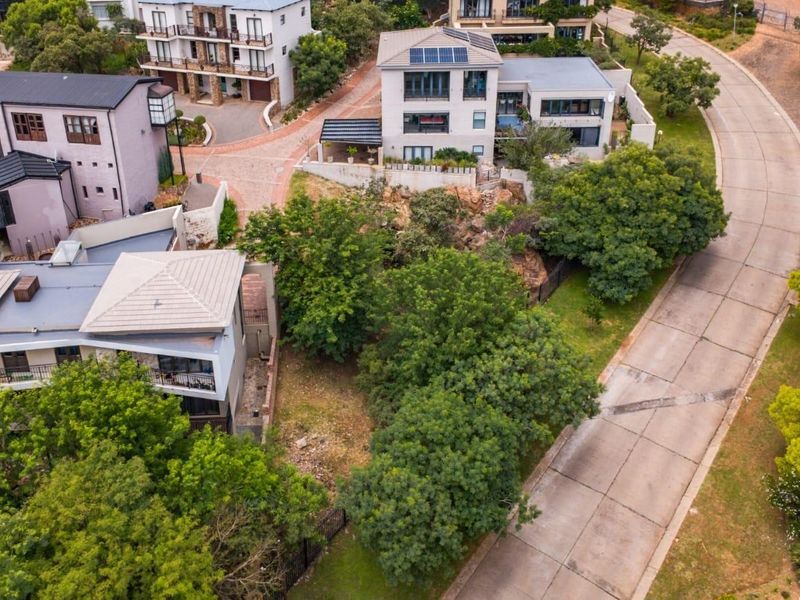 Nestled in a sought-after estate in Pretoria East, this exceptional 431 sqm parcel of land offers a rare opportunity to build your dream home in a setting of timeless beauty. With sweeping, breathtaking views, this is the closest you’ll come to the e - Photo 3
