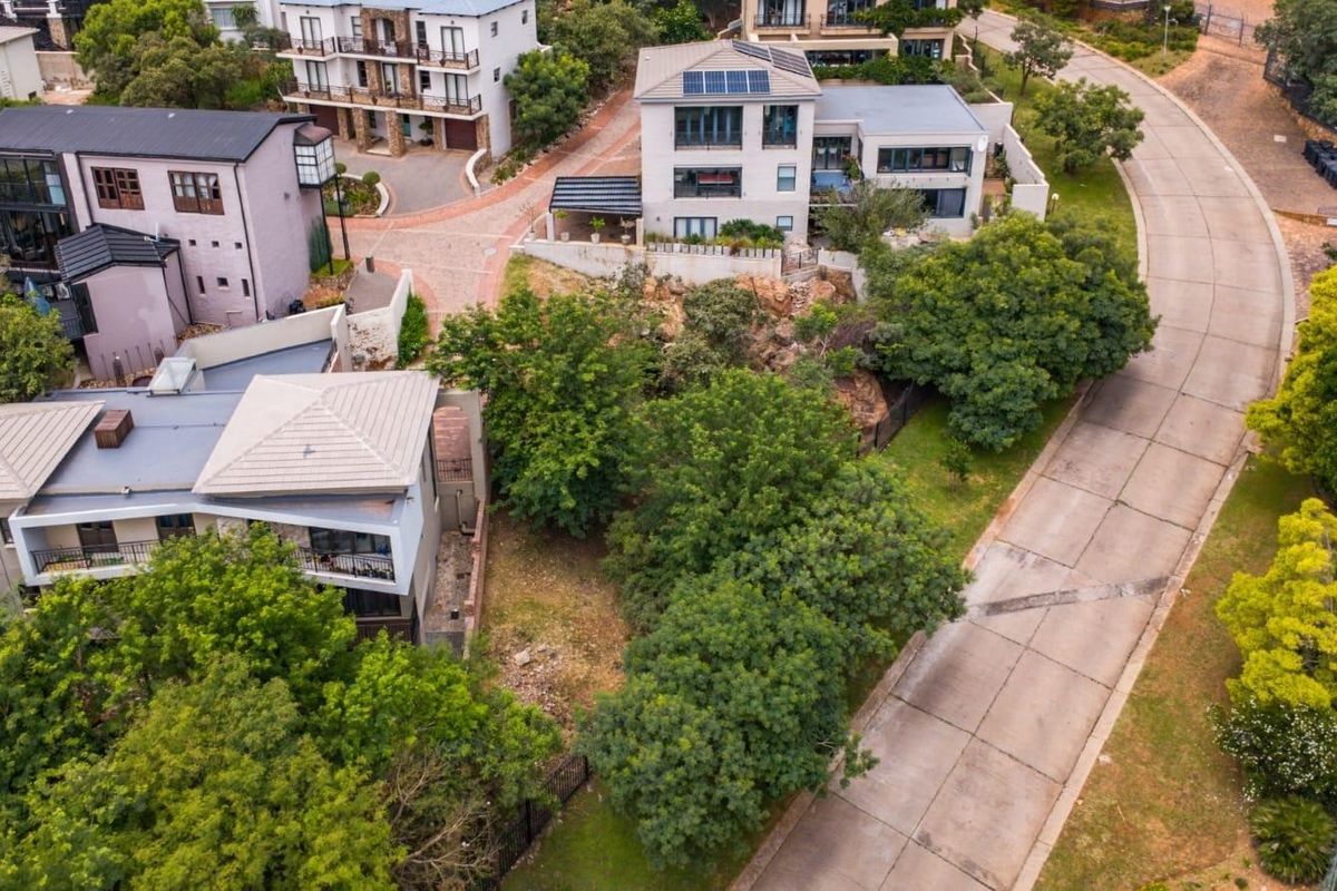 Nestled in a sought-after estate in Pretoria East, this exceptional 431 sqm parcel of land offers a rare opportunity to build your dream home in a setting of timeless beauty. With sweeping, breathtaking views, this is the closest you’ll come to the e - Photo 3