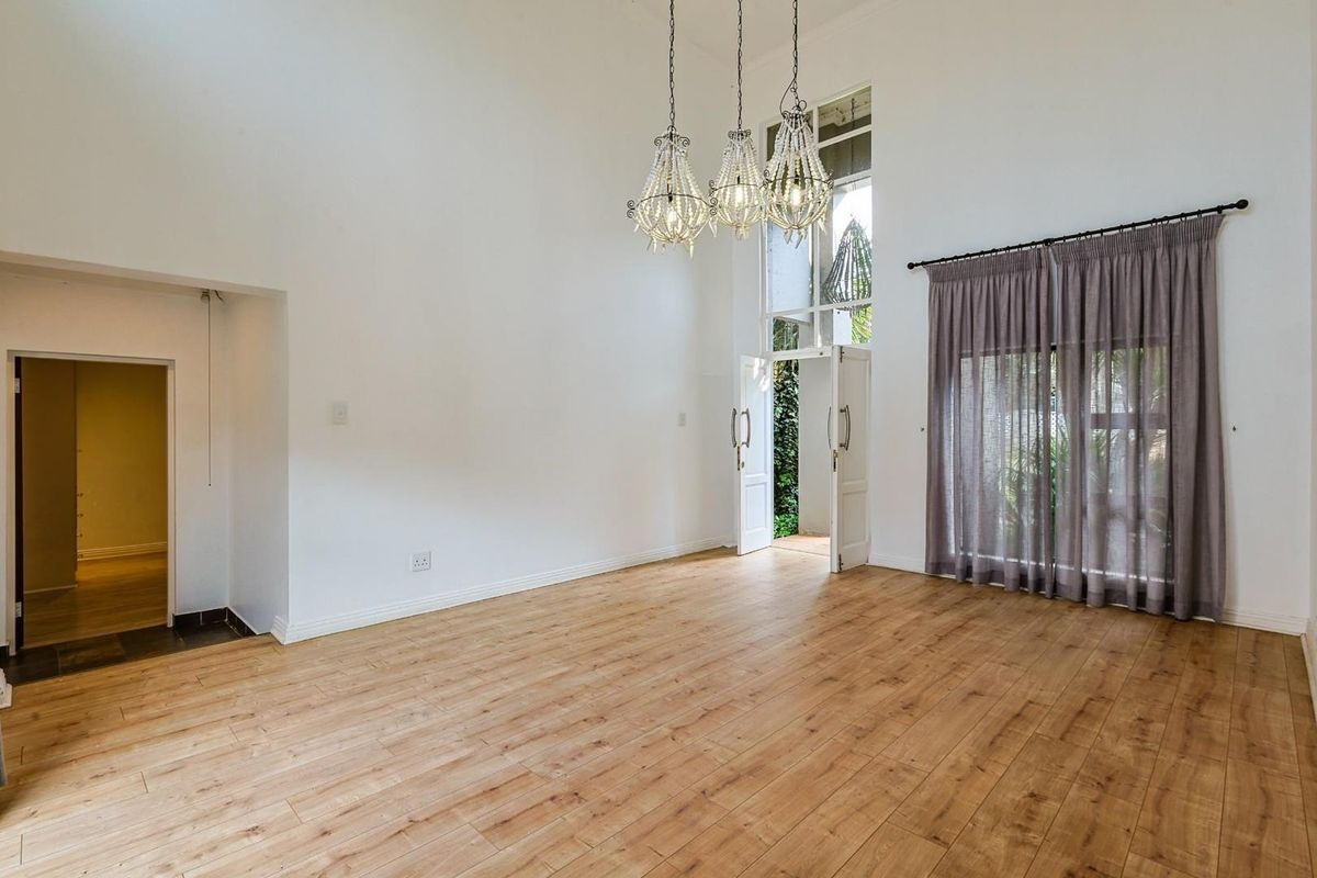 Stunning 5-Bedroom Family Home to Rent in Silver Lakes Golf Estate - Photo 5