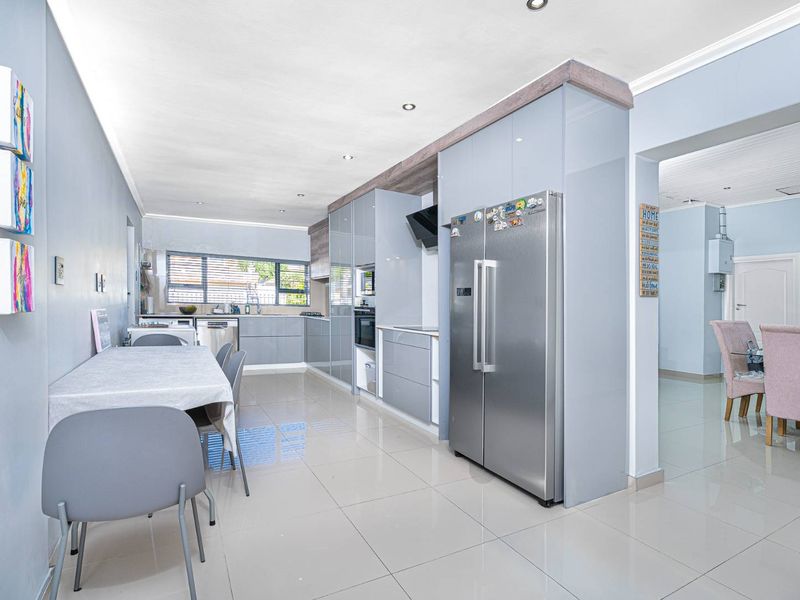 A beautiful home with access from 2 Avenues in Rondebosch East - Photo 5