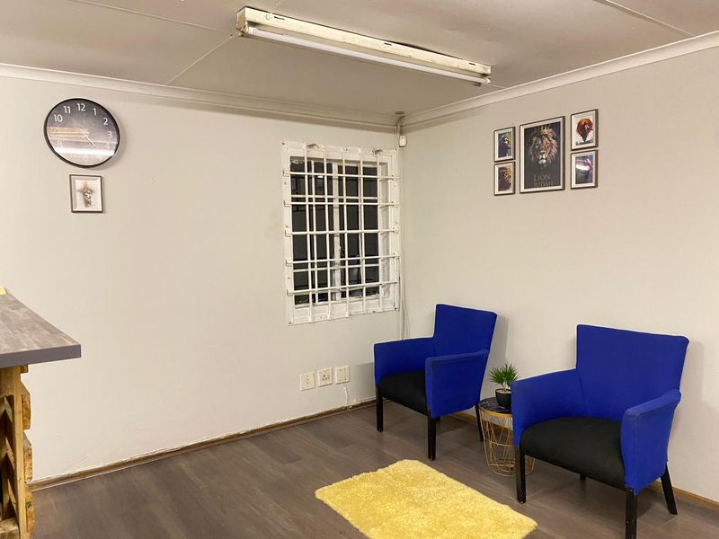 "Charming Commercial Space: Ready for Your Business!" - Photo 5