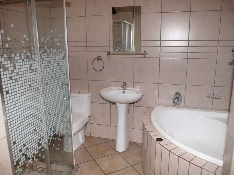 Exceptional Duplex 3 Bedroom Townhouse for Sale - Comfort-  Stylish - Photo 7