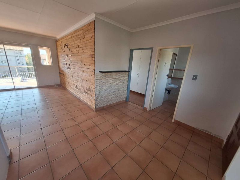Top Floor Apartment – Spacious, Secure & Perfectly Located in North Riding - Photo 10