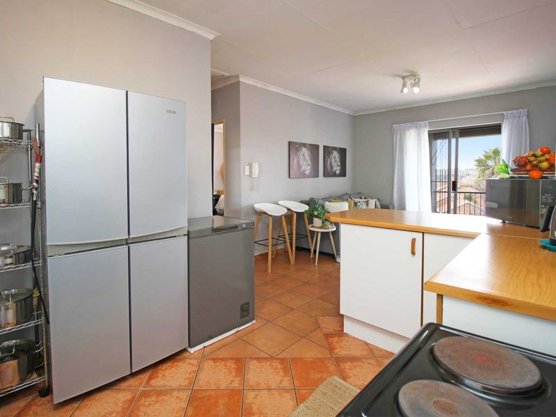 Neat 2-Bedroom Apartment in Complex - Photo 10